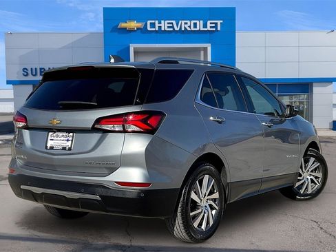 Used 2023 Chevrolet Equinox Premier image 2