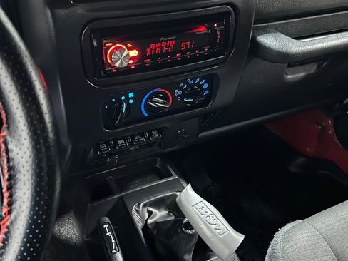 Used 2006 Jeep Wrangler Unlimited AWD/4WD image 12