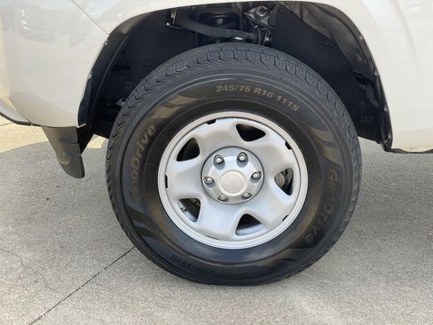 Used 2022 Toyota Tacoma SR AWD/4WD image 45