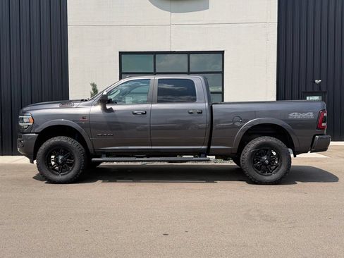 Used 2022 RAM 2500 Laramie AWD/4WD image 2