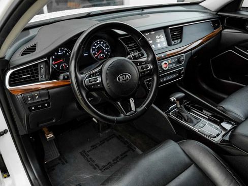 Used 2019 Kia Cadenza Premium image 3