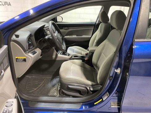 Used 2017 Hyundai Elantra SE FWD image 2