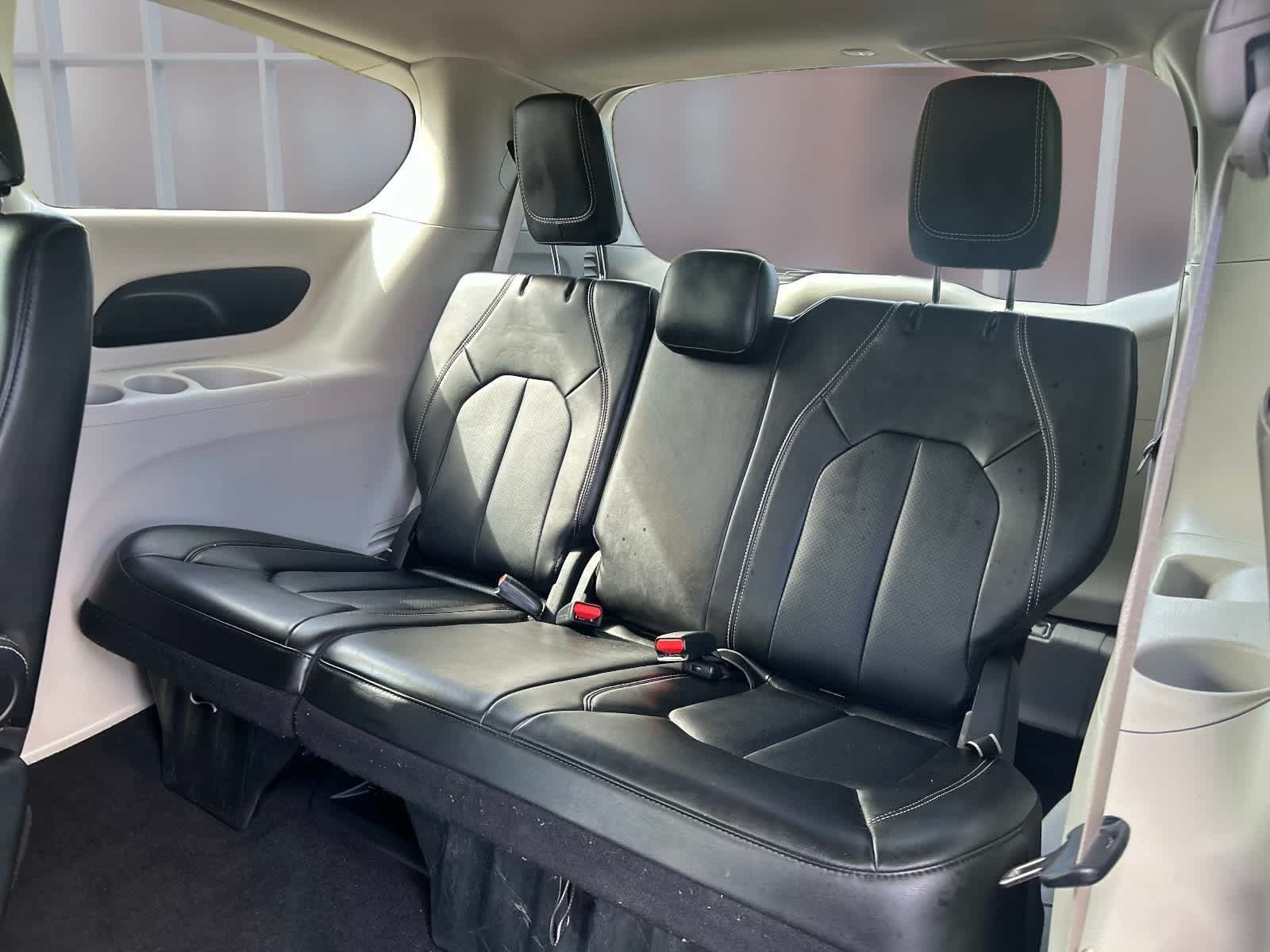 Used 2024 Chrysler Pacifica Touring-L FWD image 25