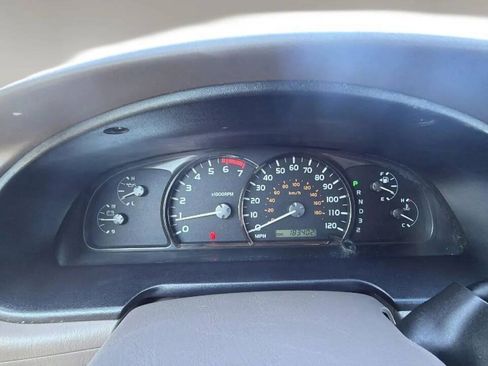 Used 2005 Toyota Sequoia SR5 RWD image 11