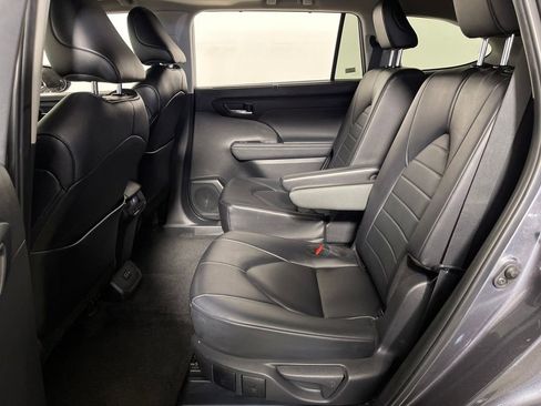 Used 2024 Toyota Highlander XLE image 13
