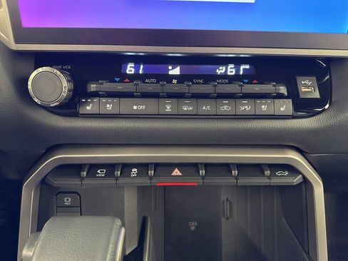 Used 2025 Toyota Tundra Limited image 30