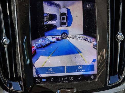 Used 2024 Volvo S60 B5 Plus image 25