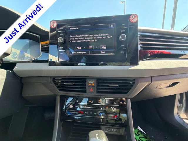 Used 2025 Volkswagen Jetta SE FWD image 28
