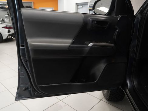 Used 2022 Toyota Tacoma SR5 AWD/4WD image 6