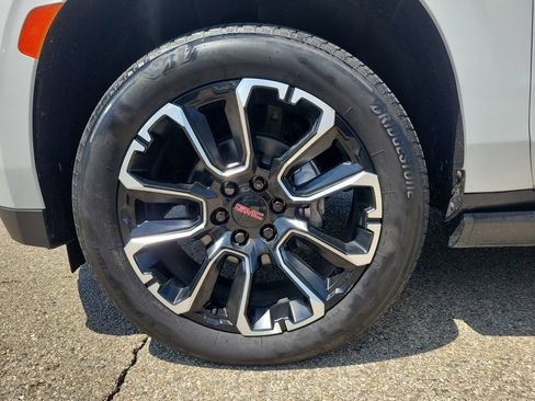 Used 2022 GMC Yukon XL Denali AWD/4WD image 6