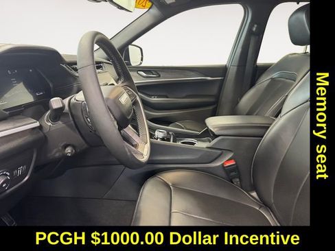 Used 2024 Jeep Grand Cherokee Limited w/ Luxury Tech Group II image 7