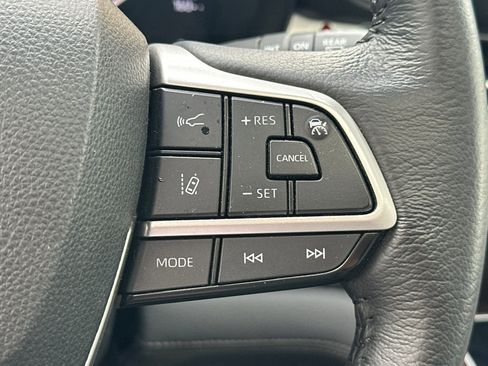 Used 2024 Toyota Sienna XLE image 39