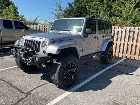 Used 2014 Jeep Wrangler Unlimited Sahara w/ Dual Top Group AWD/4WD image 5