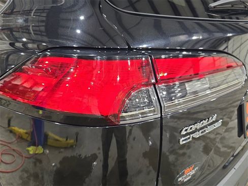 Used 2022 Toyota Corolla Cross XLE w/ Convenience Package image 34