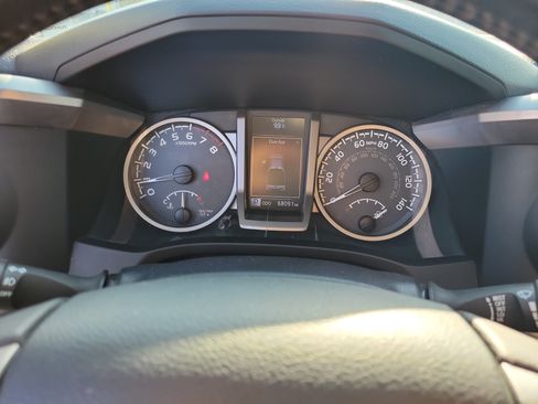 Used 2018 Toyota Tacoma SR5 RWD image 18
