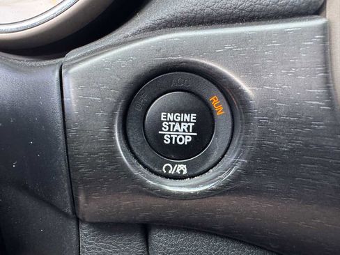 Used 2017 Jeep Grand Cherokee Laredo image 27