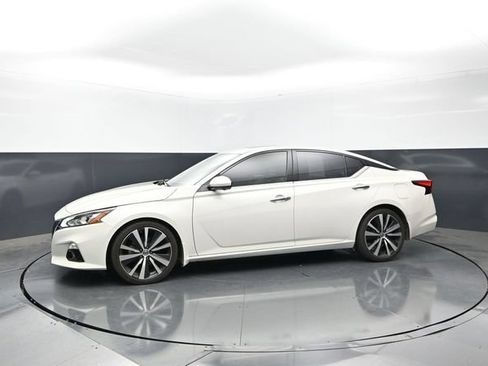 Used 2020 Nissan Altima 2.0 Platinum FWD image 3