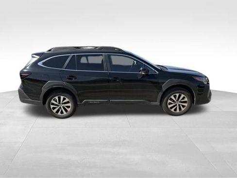 Used 2025 Subaru Outback Premium AWD/4WD image 3