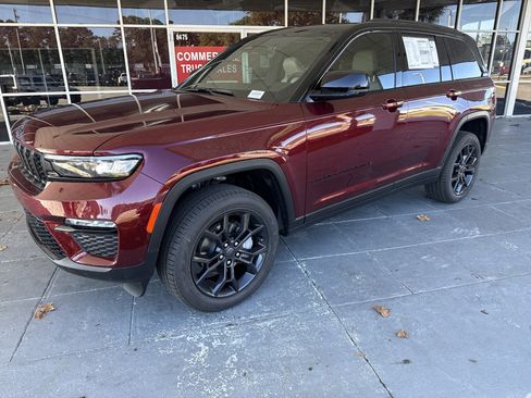 New 2025 Jeep Grand Cherokee Limited AWD/4WD image 35