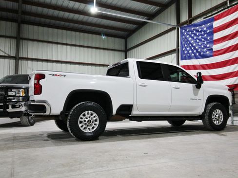 Used 2023 Chevrolet Silverado 2500 LT w/ Convenience Package AWD/4WD image 11