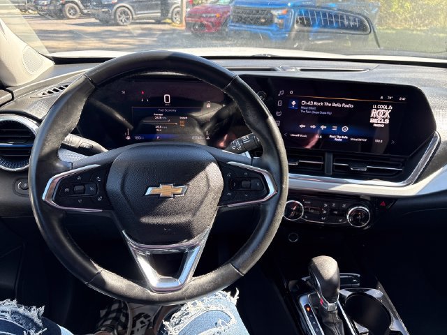 Used 2025 Chevrolet Trax LT w/ Driver Confidence Package FWD image 10
