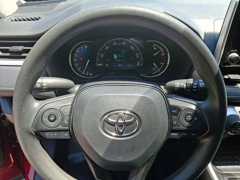 Used 2025 Toyota RAV4 XLE AWD/4WD image 19