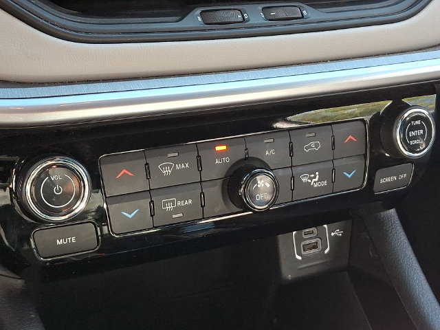 Used 2025 Jeep Compass Limited AWD/4WD image 14