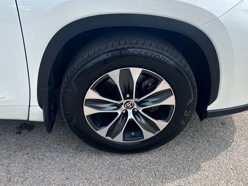 Used 2021 Toyota Highlander XLE AWD/4WD image 47