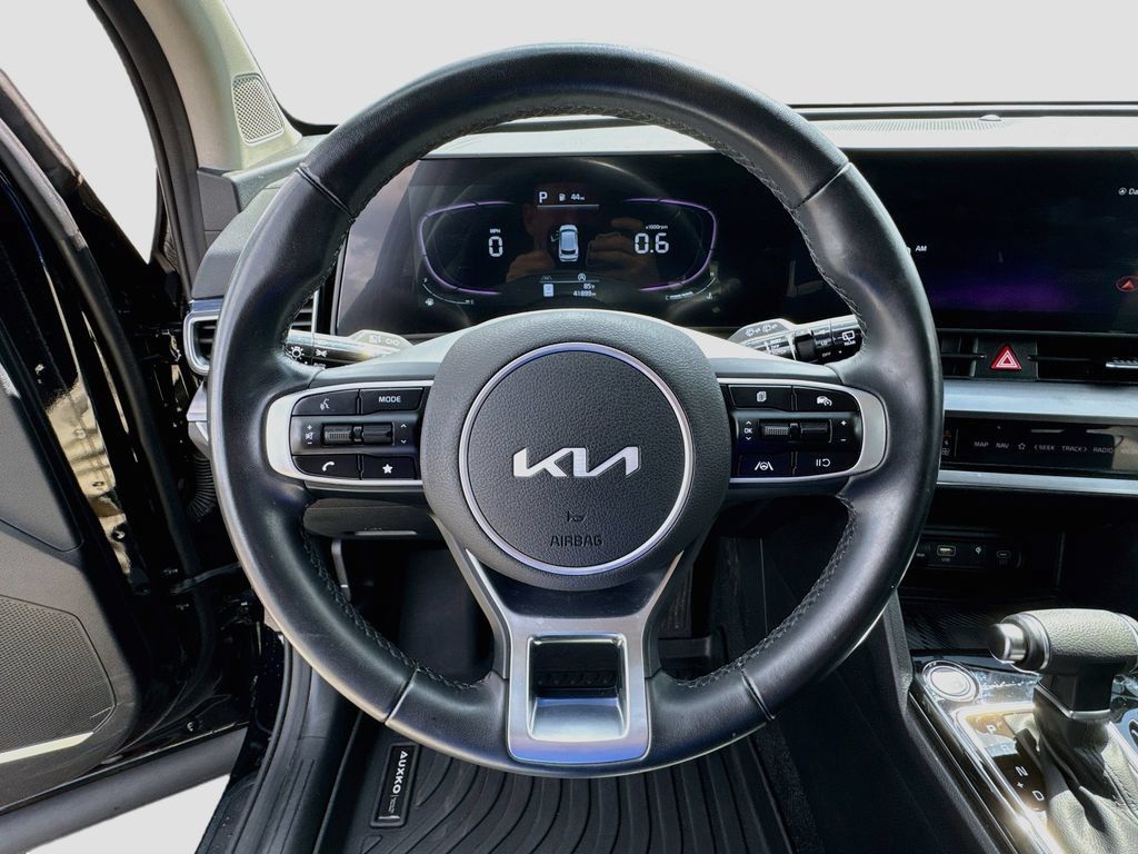 Used 2025 Kia Sportage EX FWD image 11