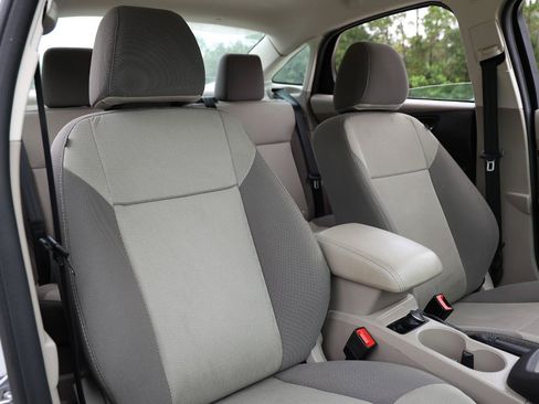 Used 2014 Ford Focus SE FWD image 16