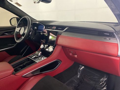 Used 2021 Jaguar F-PACE SVR image 34