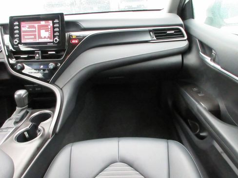 Used 2024 Toyota Camry SE FWD image 17
