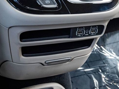 Used 2023 Chrysler Voyager LX image 16