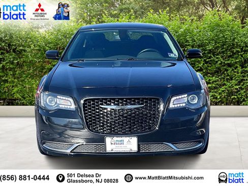 Used 2019 Chrysler 300 Touring w/ Sport Appearance Package image 3