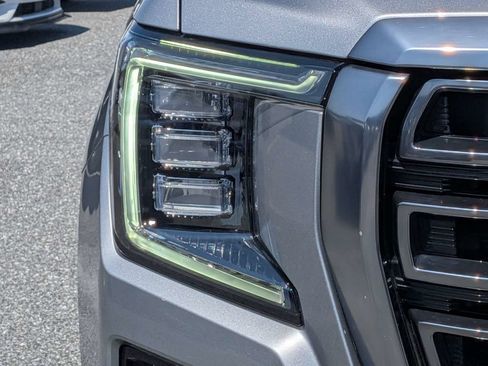 Used 2023 GMC Yukon AT4 AWD/4WD image 10