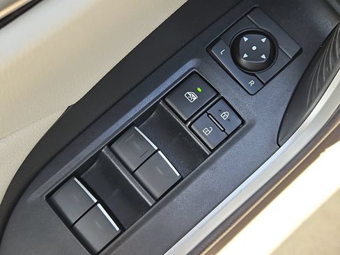 Used 2022 Toyota RAV4 XLE Premium AWD/4WD image 18