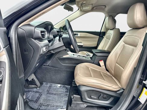 Used 2021 Ford Explorer XLT w/ Equipment Group 202A RWD image 10