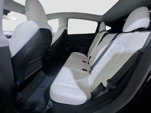 Used 2023 Tesla Model Y Performance AWD/4WD image 17