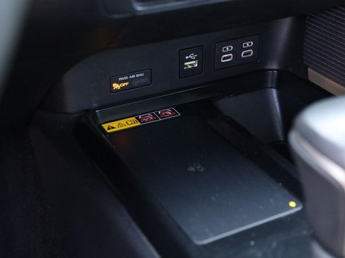 Used 2025 Toyota Camry SE FWD image 20