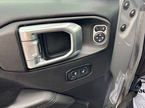 Used 2021 Jeep Wrangler Unlimited Sahara AWD/4WD image 17