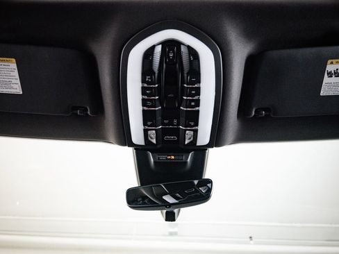 Certified 2024 Porsche Macan AWD/4WD image 20