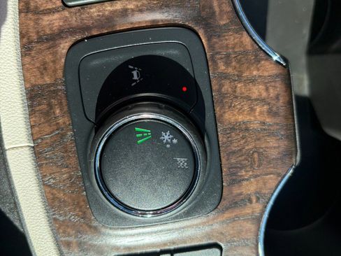 Used 2021 GMC Acadia Denali w/ Denali Technology Package FWD image 24
