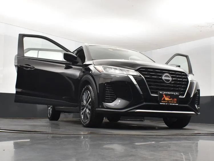 Used 2024 Nissan Kicks SV FWD image 11