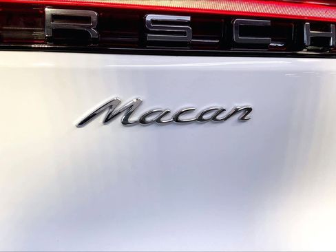 Used 2025 Porsche Macan image 35