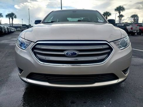 Used 2018 Ford Taurus SE FWD image 10