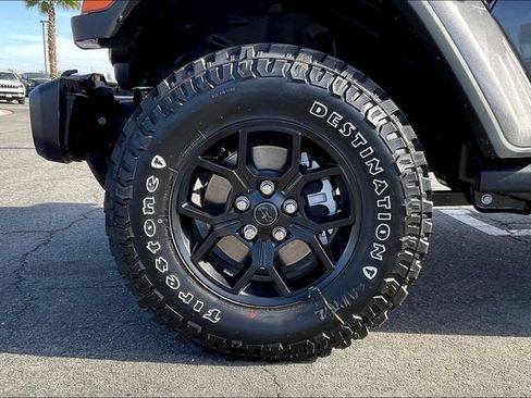 New 2025 Jeep Gladiator Willys image 10