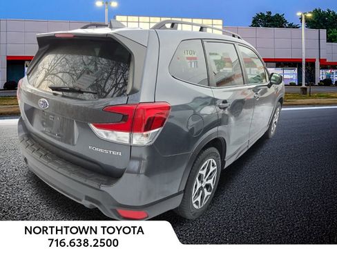 Used 2022 Subaru Forester Premium image 6