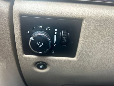 Used 2019 Jeep Grand Cherokee Overland AWD/4WD image 20