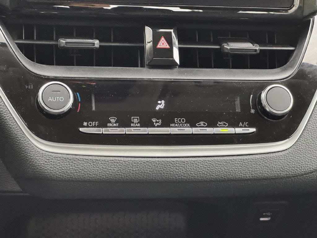 Used 2025 Toyota Corolla LE FWD image 5