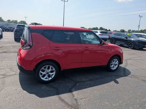 Used 2024 Kia Soul LX w/ Option Group 015 FWD image 8